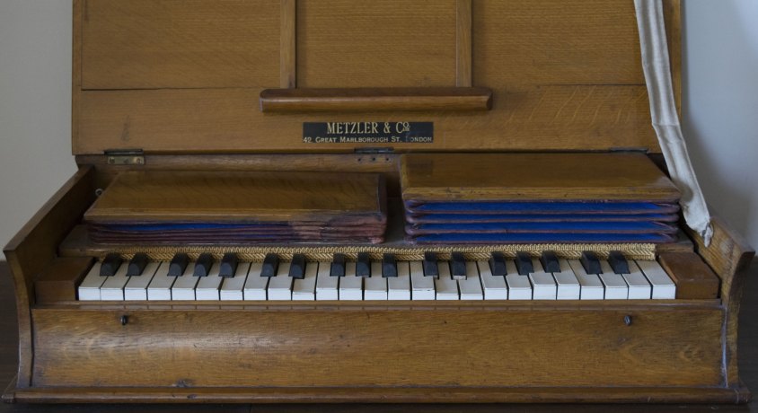 REED ORGAN - Metzler - An English Bible Organ