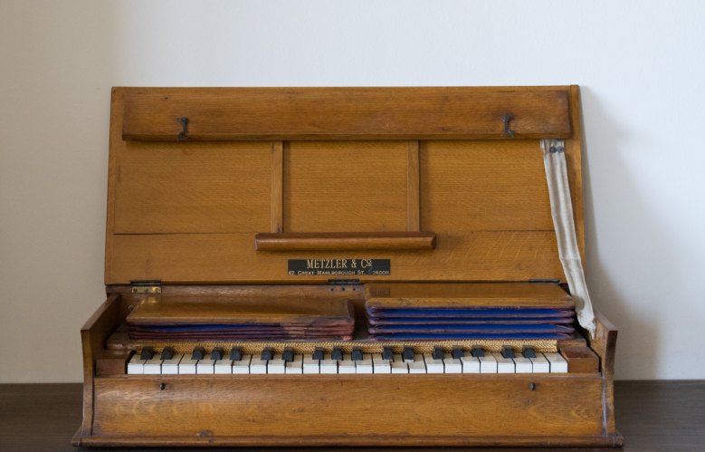 REED ORGAN - Metzler - An English Bible Organ